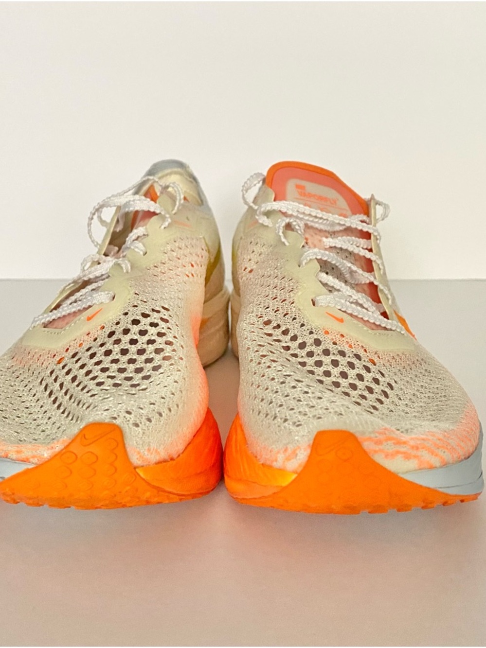Nike (WMNS) Nike ZoomX Vaporfly Next% 3 'White Orange' Sz 9 - Picture 4 of 12